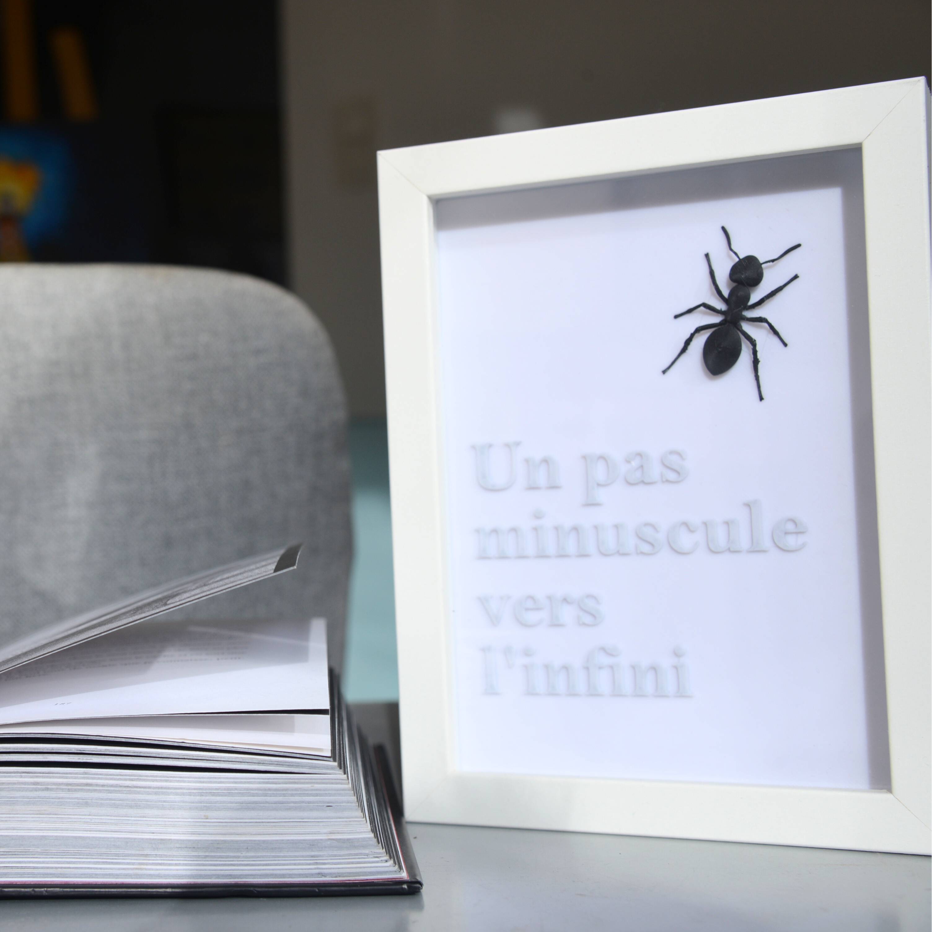 Minuscule Infini - Cadre